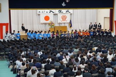 部活動生徒による校歌披露