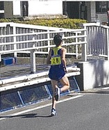 競技中の陸上部選手