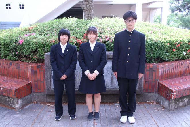 制服を着た生徒の写真