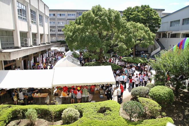 宿志祭文化部門中庭