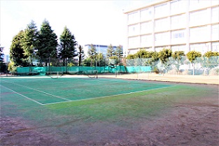 硬式テニスコート