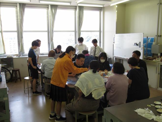 美術部員による説明