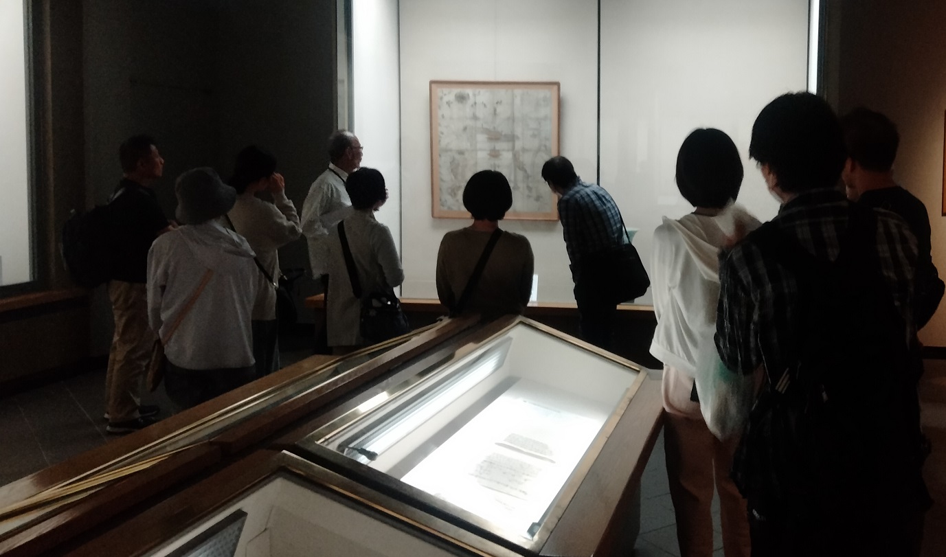 ボランティアによる展示解説