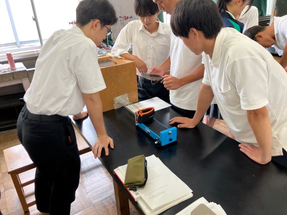 ばねによる台車の単振動