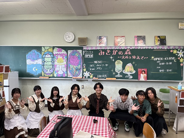 令和7年度瑞穂祭2年生クラスの様子2