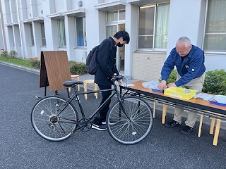 令和6年度自転車点検3年生の様子1