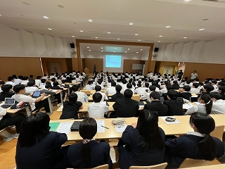令和6年度2・3年生対象進路講演会の様子1