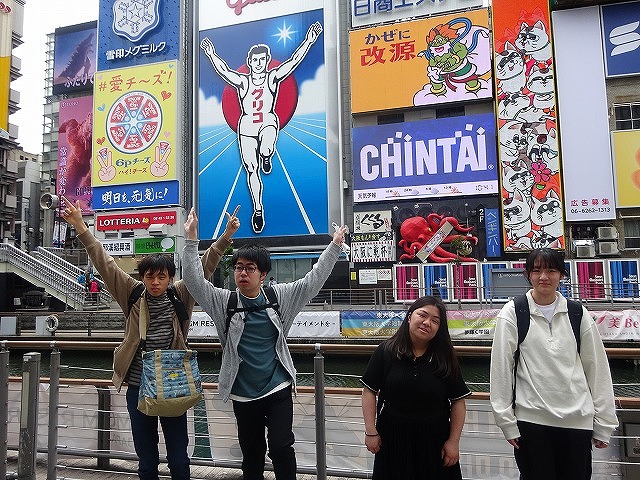 グリコのポーズ