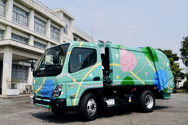 2025パッカー車ペイント1