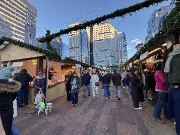 クリスマス飾りされたボストンの商店の街並み