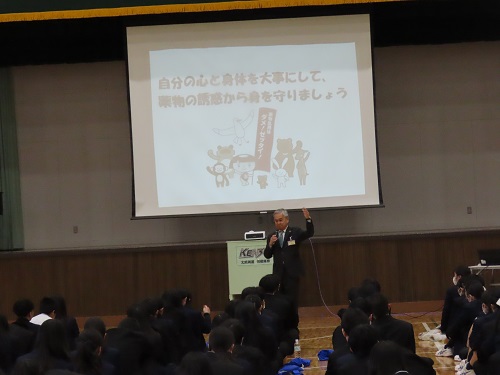 薬物乱用防止教室谷川先生講演