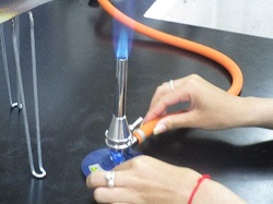 化学基礎　実験の様子