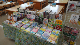 図書室新着コーナー