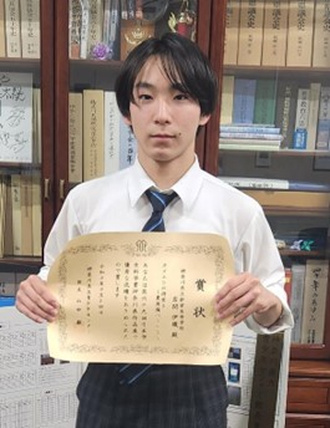 岩間伊織さん（1年生）が「カメムシの研究」で表彰されました3