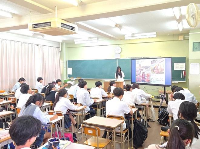 1年生在県生徒たちが出身国の文化等について発表しました1