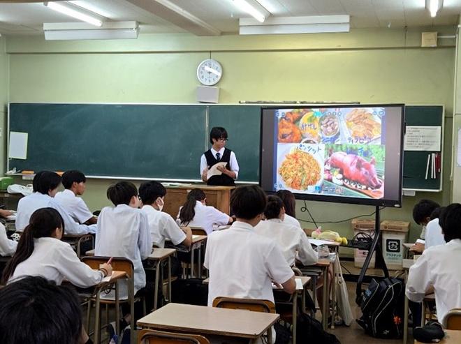 1年生在県生徒たちが出身国の文化等について発表しました2