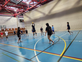 東京横浜独逸(ドイツ)学園とバレーボール部が合同練習を実施しました！1