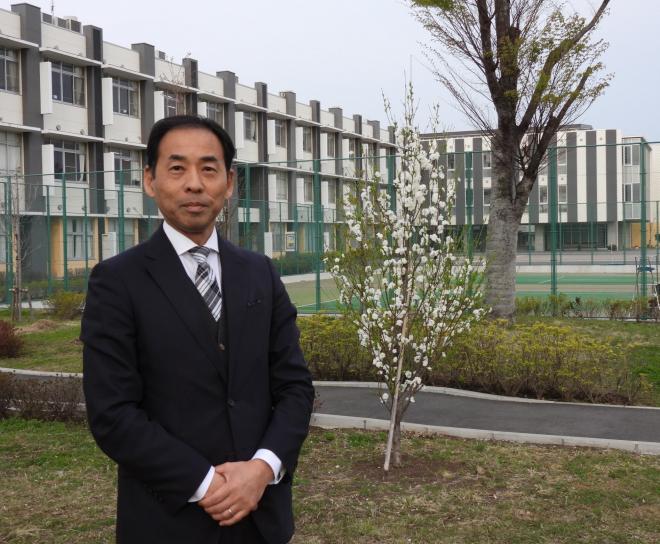 校長（梅田俊輔）