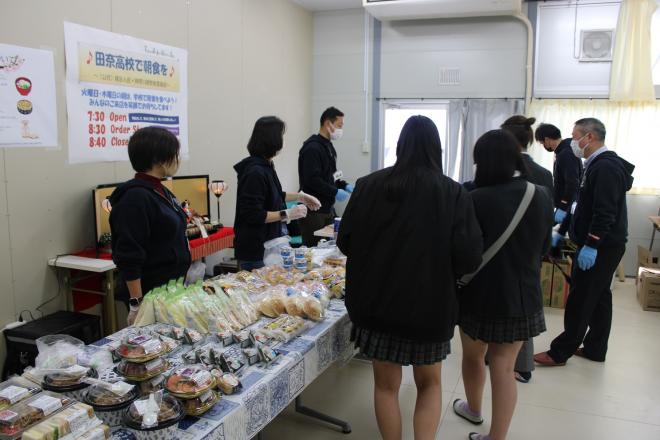 朝食提供の様子