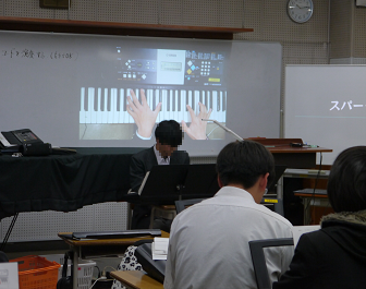 キーボードで弾き語り