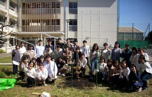 030317卒業生記念植樹
