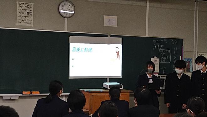 中間発表の様子3.