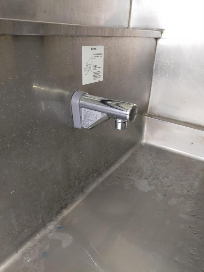 手洗いでの感染防止のための水栓改良工事及び自動水道水栓化工事屋内